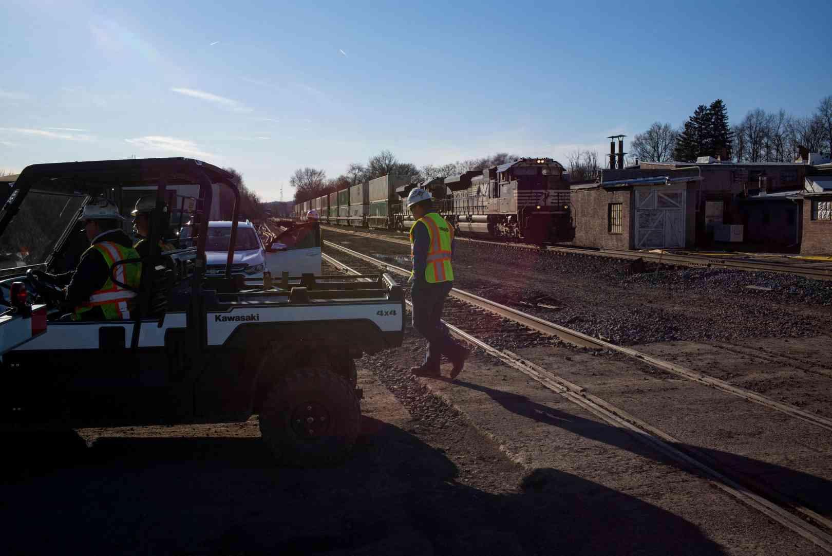 UK high speed rail line faces two-year delay