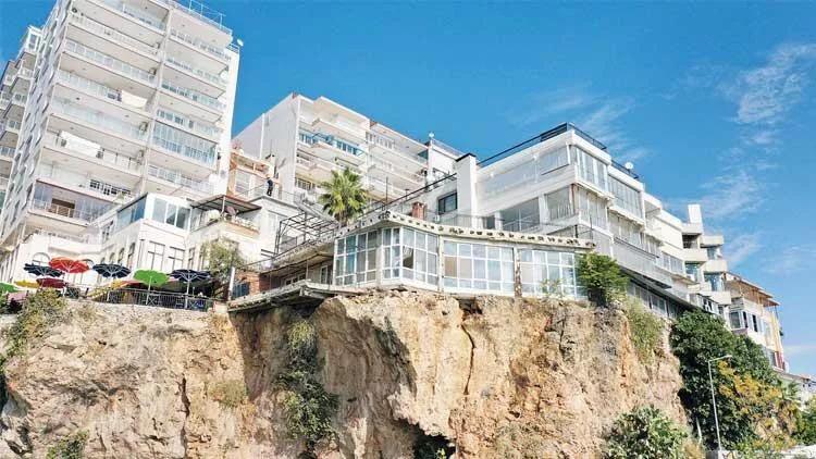 Cliffside buildings in Türkiye’s resort town Antalya cause panic