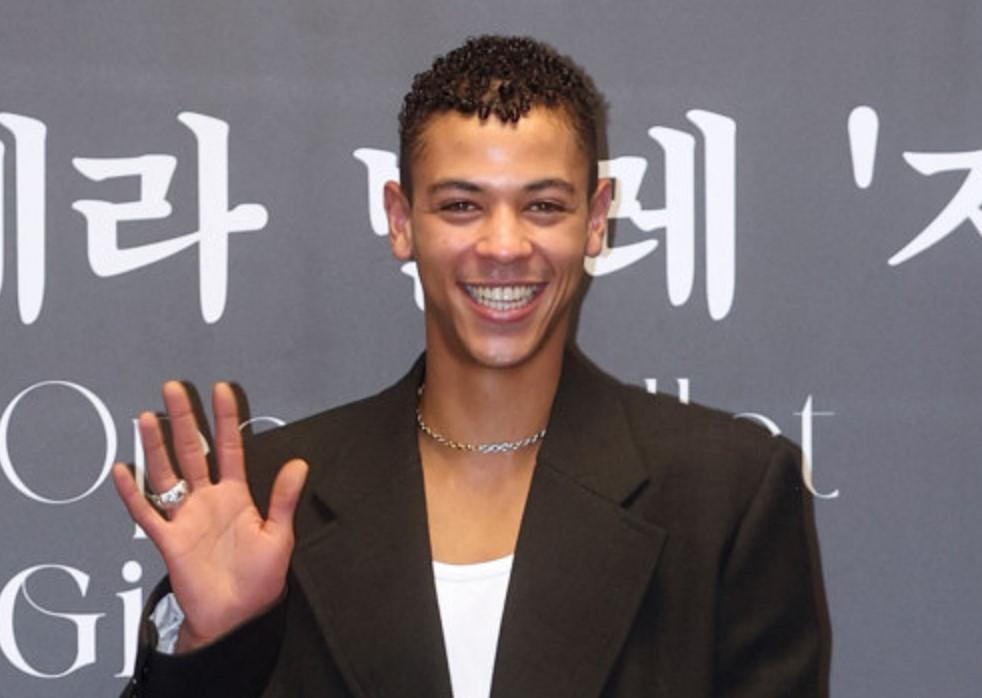 First black Etoile dancer in Paris Opera