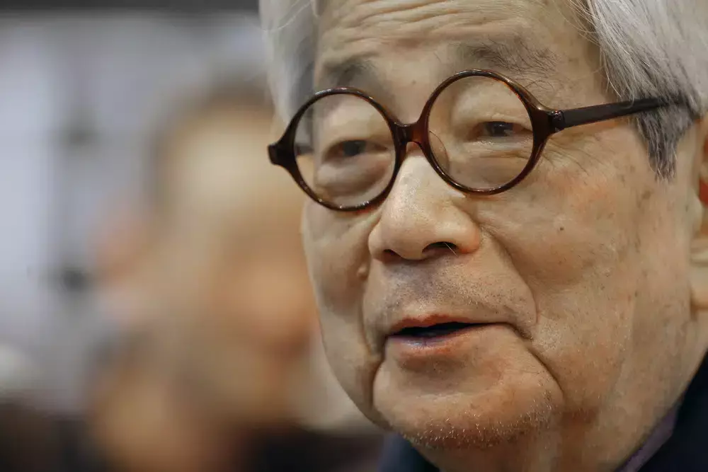 Nobel-winning novelist dies
