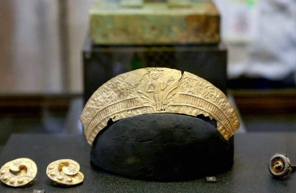 Cambodia celebrates return of ‘priceless’ jewelry