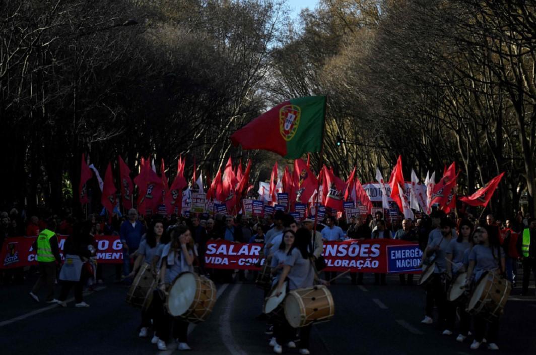Thousands protest in Portugal to demand higher wages