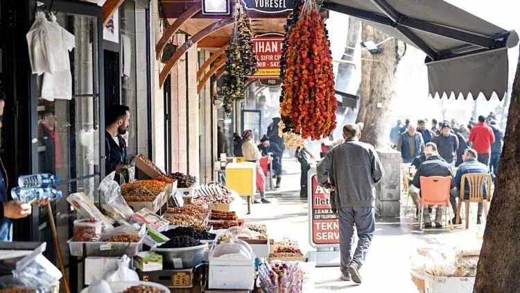 Historic Maraş Bazaar reopens as shopkeepers try to return to normal life