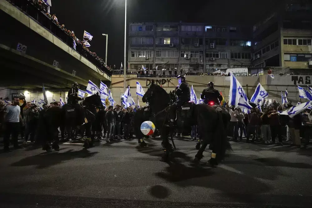 Opposition to Netanyahus legal plan mounts after protests