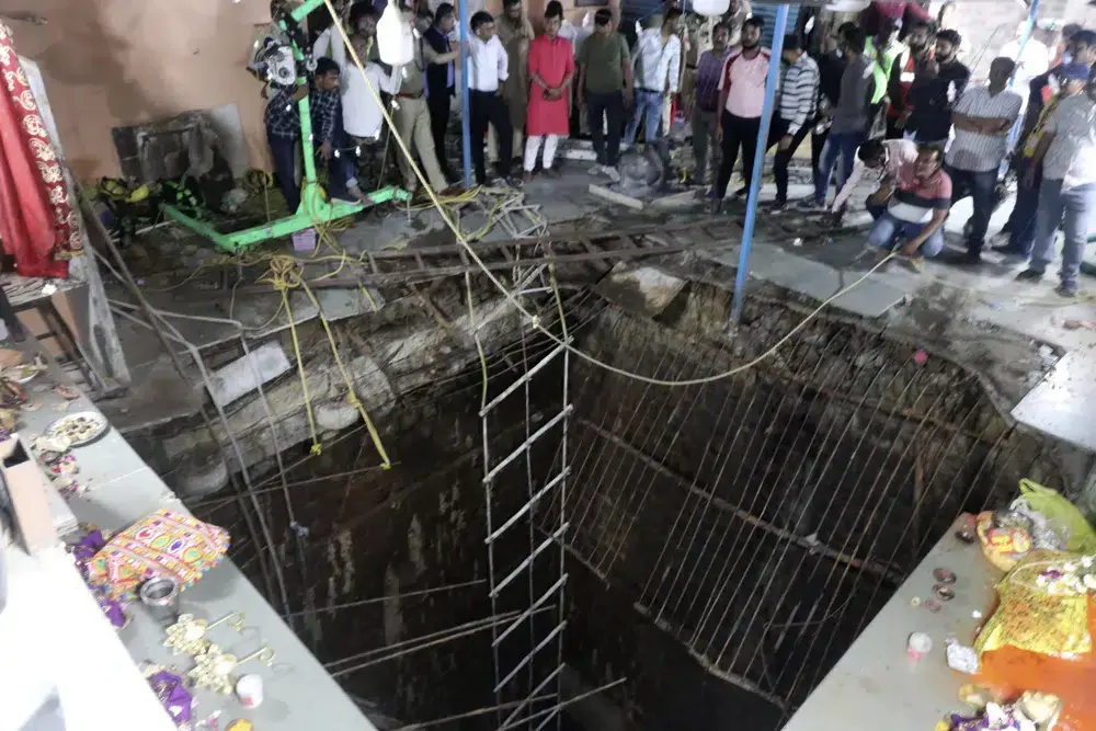 Death toll in India temple collapse rises to 35