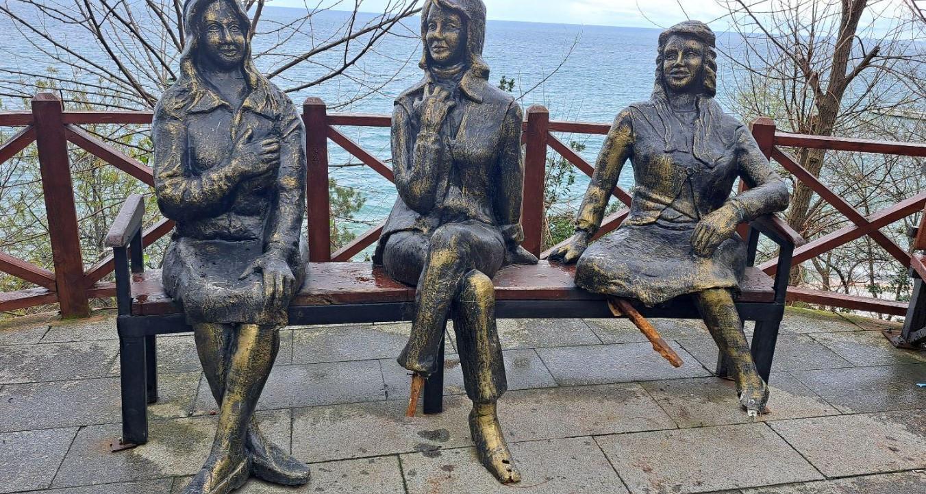 Statues of female figures damaged once again in Ordu