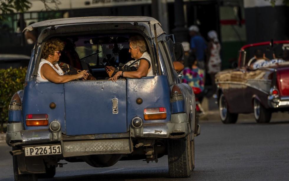 Cuba announces surprise reversal of US dollar deposit ban