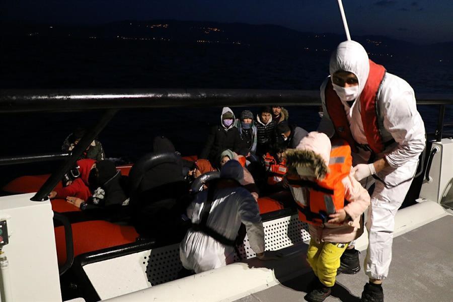 Some 77 illegal migrants caught off Çanakkale