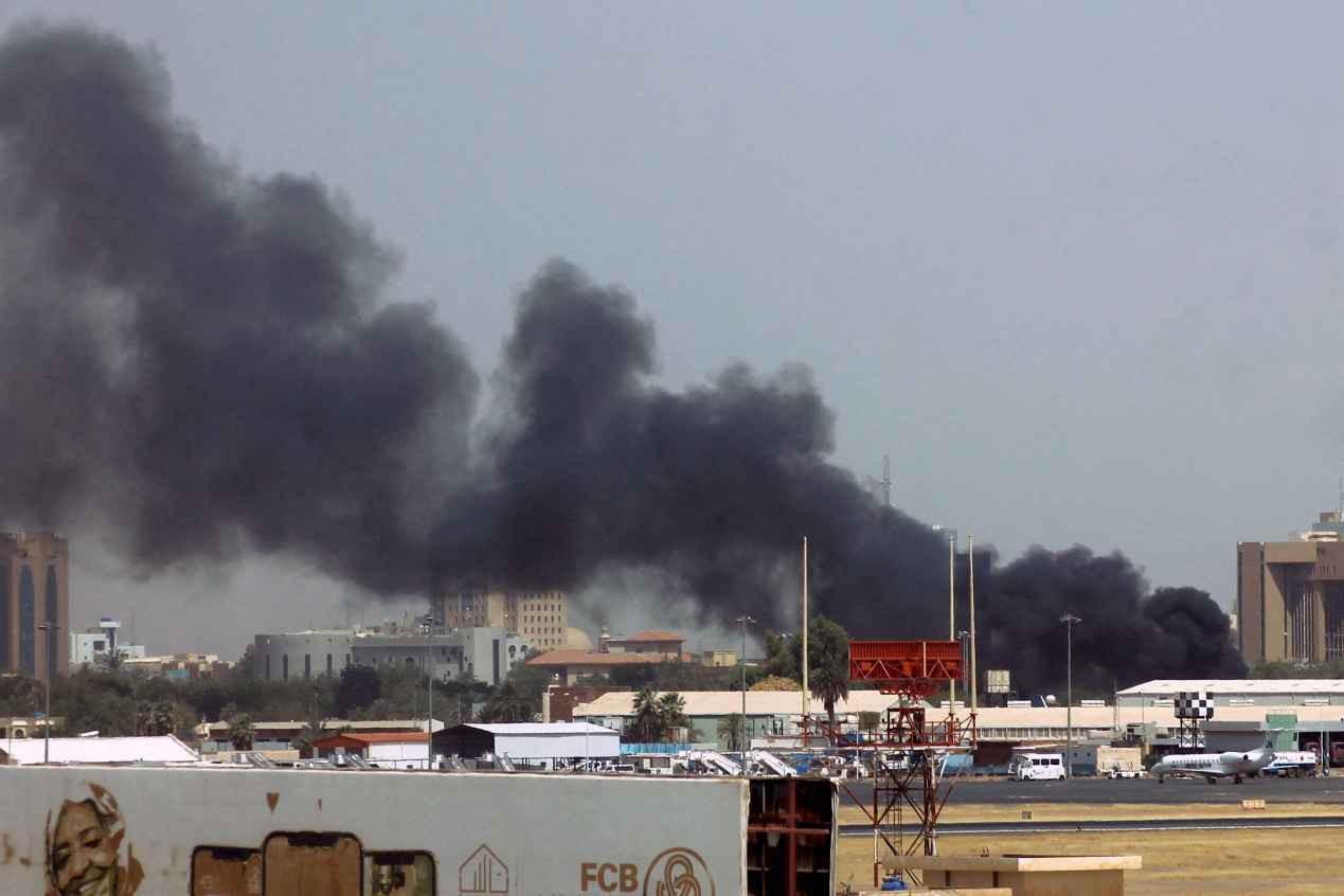 Sudans army and rival force clash, wider conflict feared