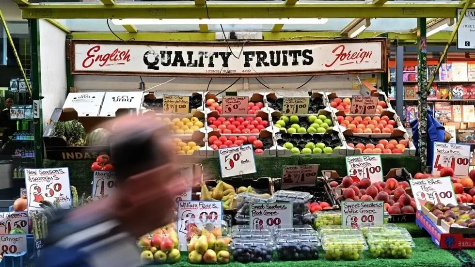 UK inflation remains over 10 pct as food prices rise