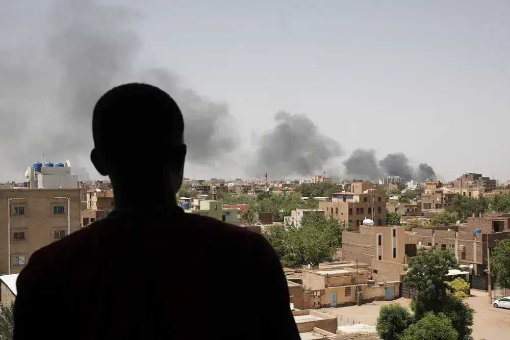 Sudan rivals pledge evacuation help, US diplomats airlifted