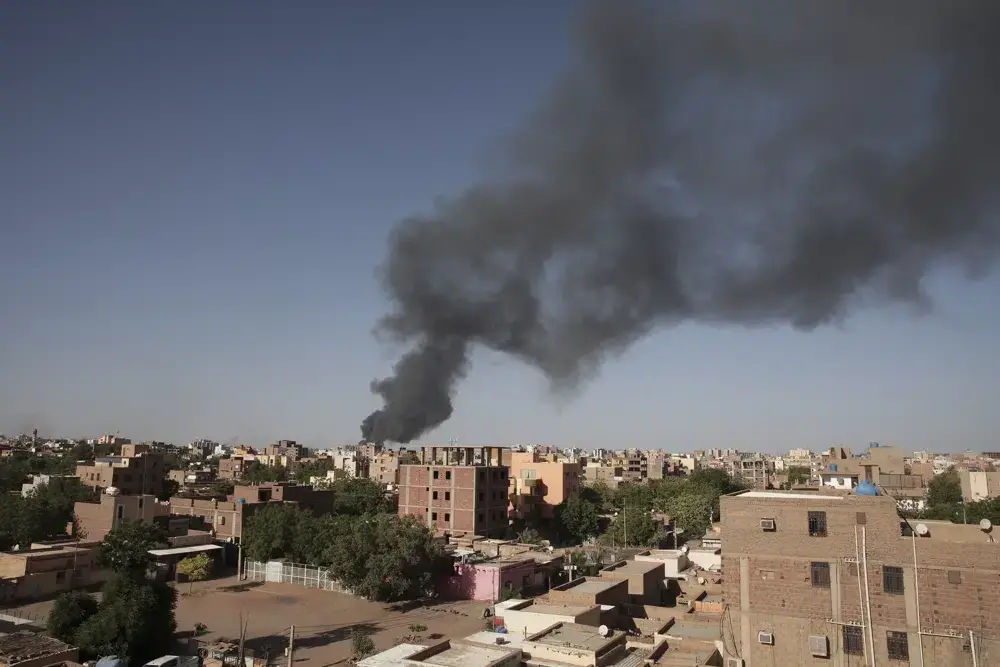 China sends navy to evacuate citizens in Sudan