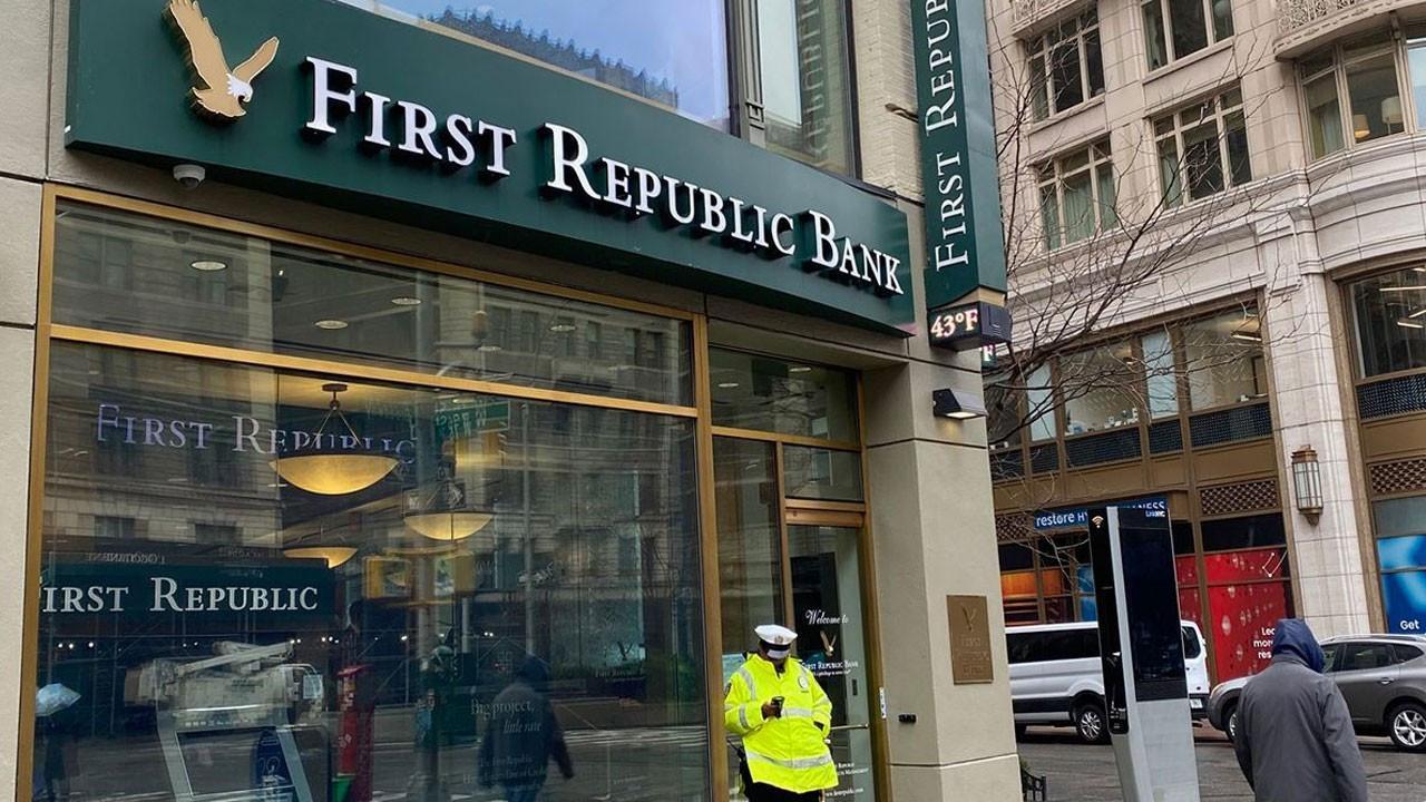 US Regulators Seize First Republic Bank Latest News