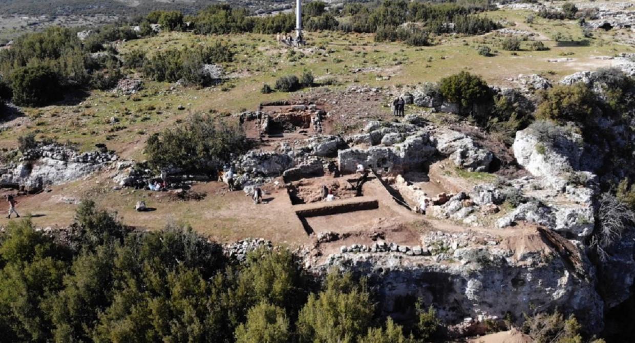 Traces of ancient life come to surface in Mobolla