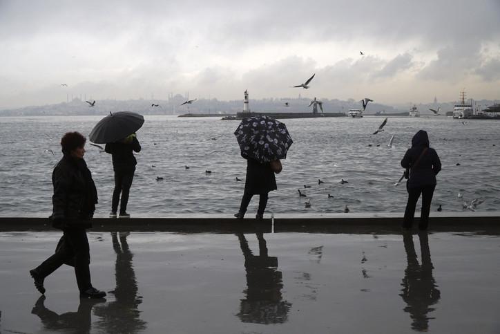 Temps drop once again, rainfalls grip west of country