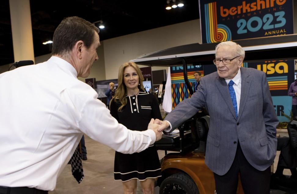 Buffett faults US government handling of banking crisis
