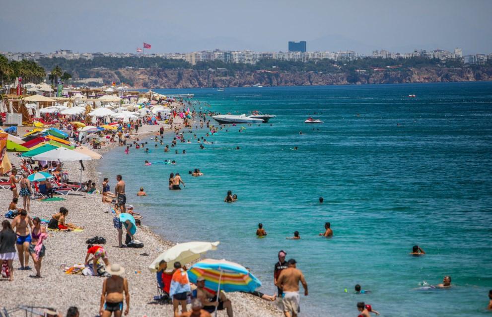 Tourist arrivals in Antalya top 2.1 million