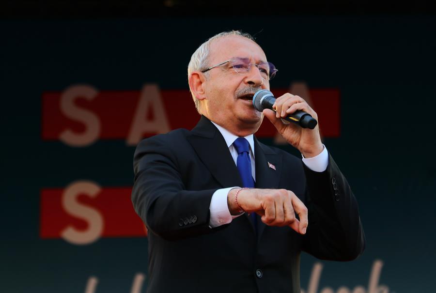 Opposition presidential candidate urges calm before key polls