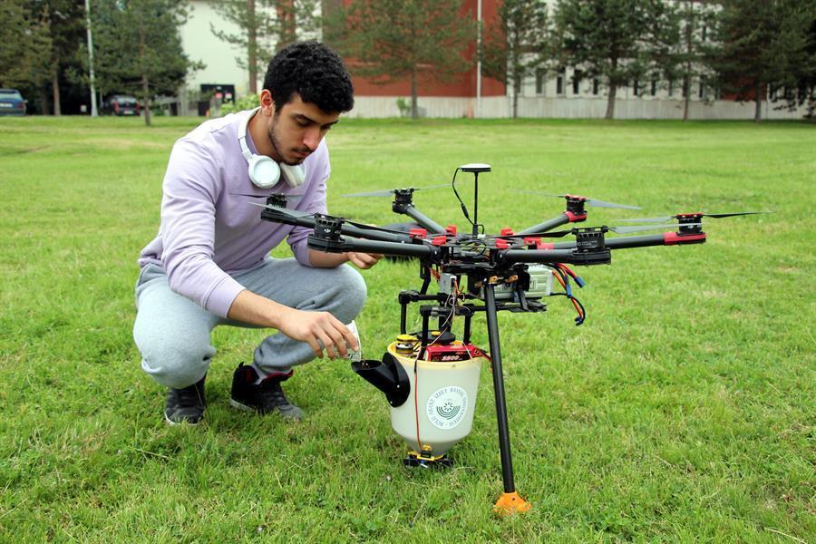 Students develop seeding tool to re-green burned forests
