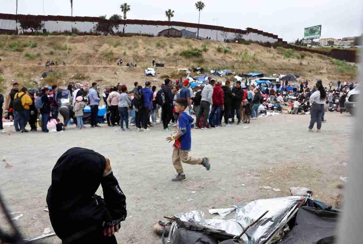 Thousands of migrants face tough new US border rules
