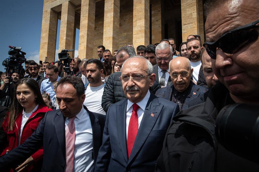 Kılıçdaroğlu visits Anıtkabir ahead of pivotal elections