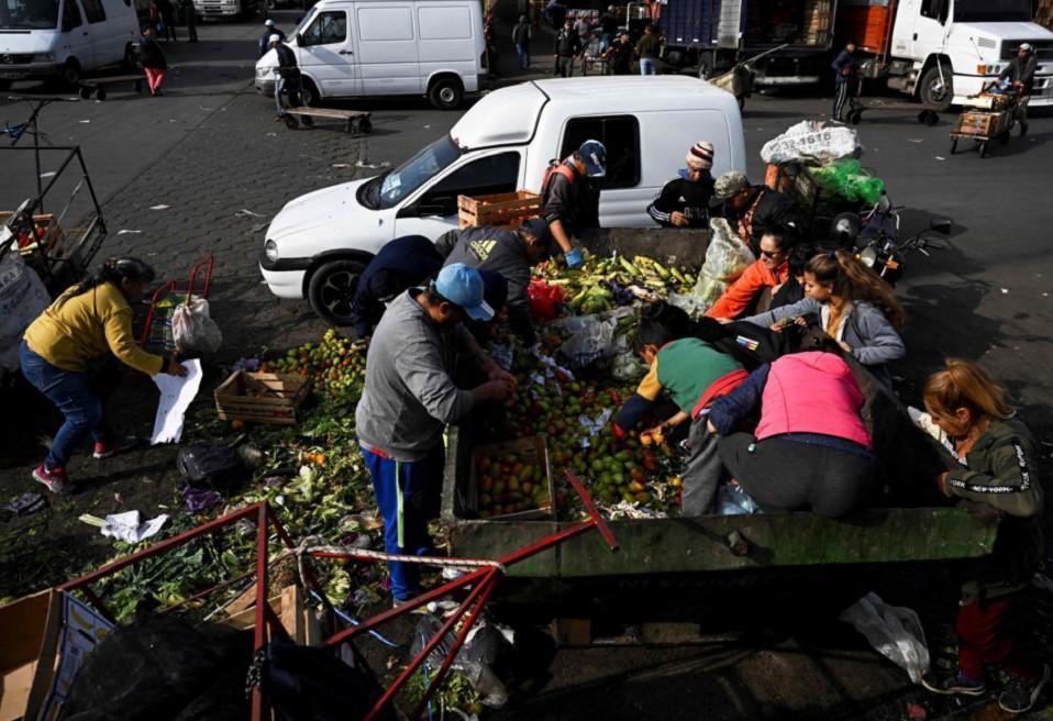 Elevated food prices hit families in Argentina