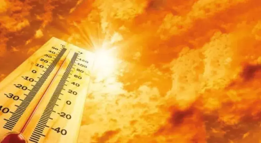 Desert heat, sudden rain showers across country