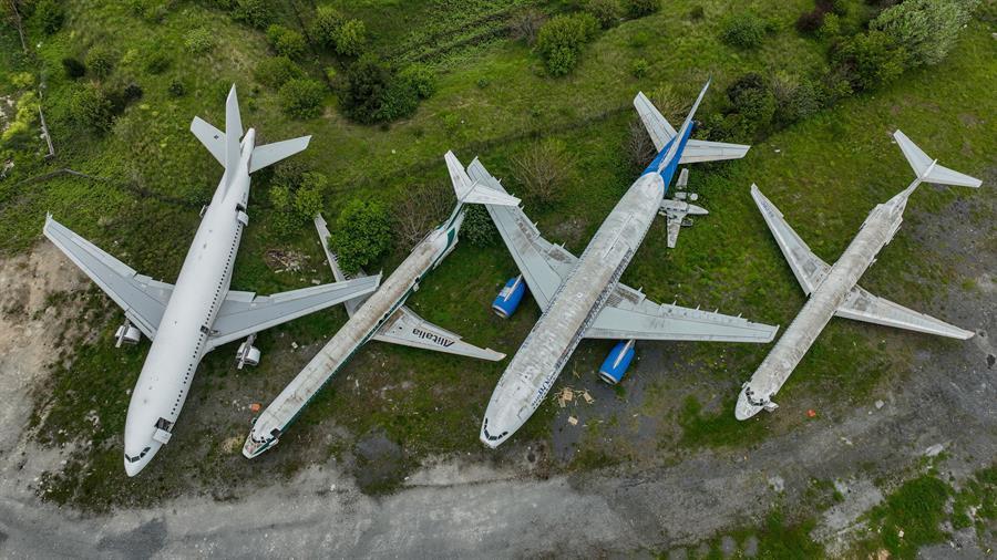 Scrap planes in Atatürk Airport wait to be sold