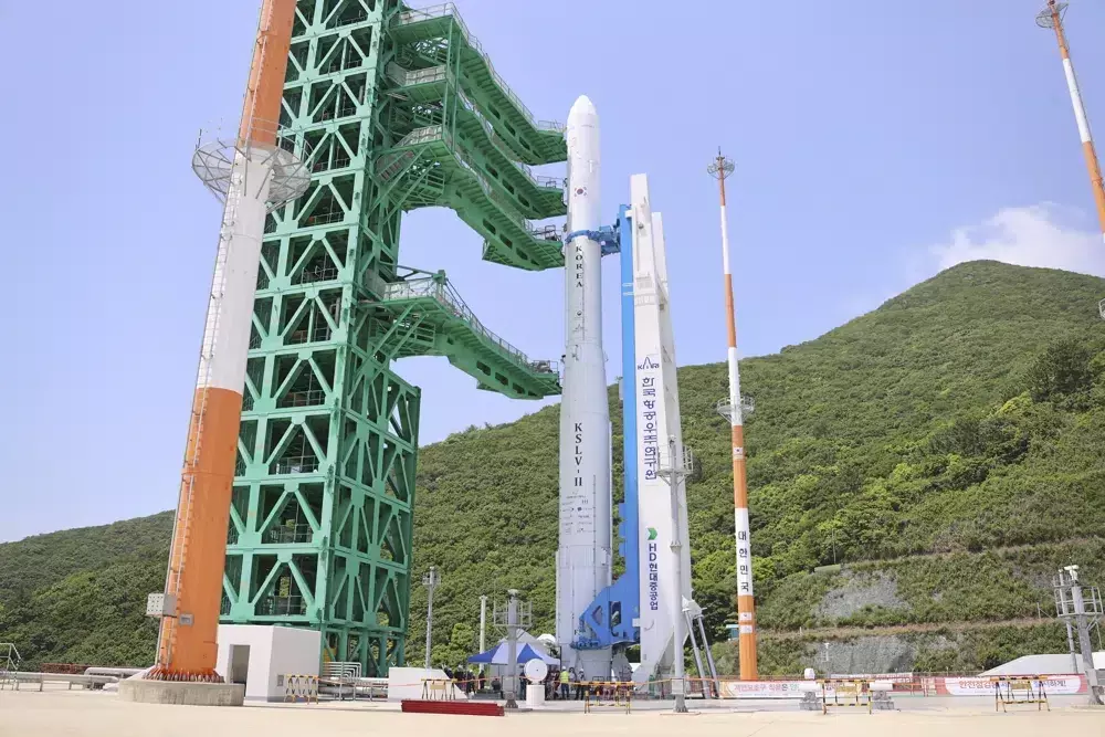 S Korea to conduct satellite launch as N Korea to fire 1st military spy satellite
