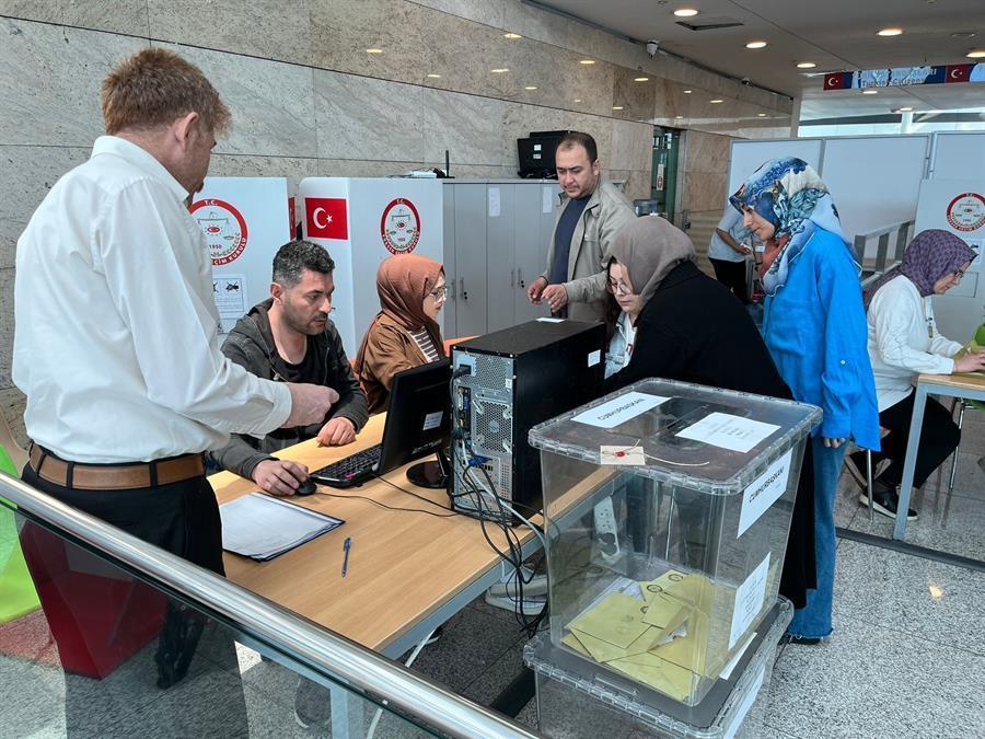 Voting ends in overseas representations