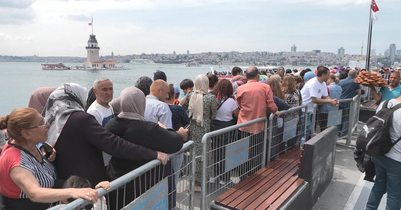 Citizens flock to Maiden’s Tower on last day of free visits
