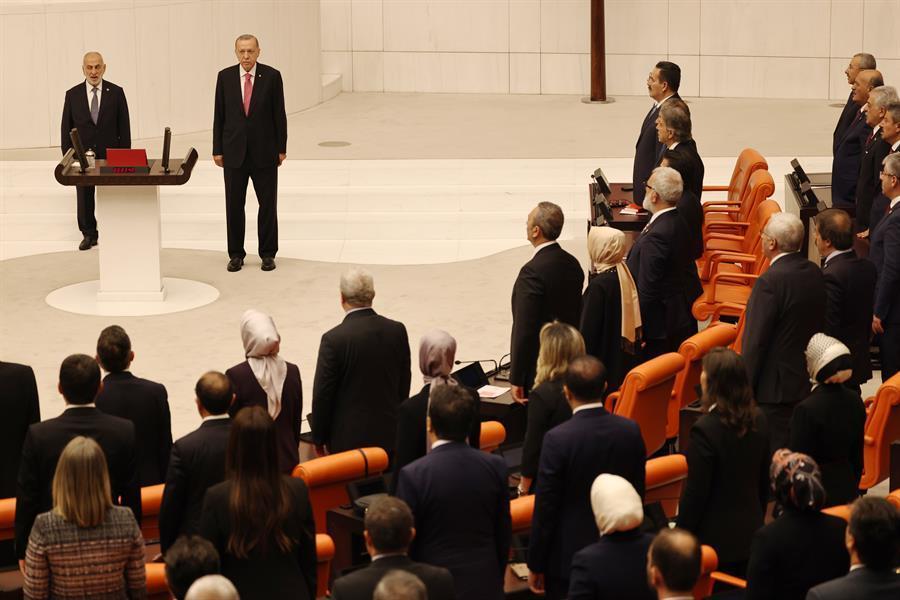 Erdoğan sworn in for third term as president