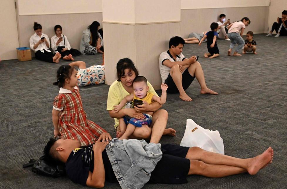 Sweltering heat in Vietnam’s north sparks power cuts
