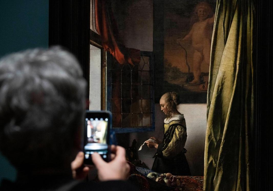 Hit Vermeer show ends in Amsterdam