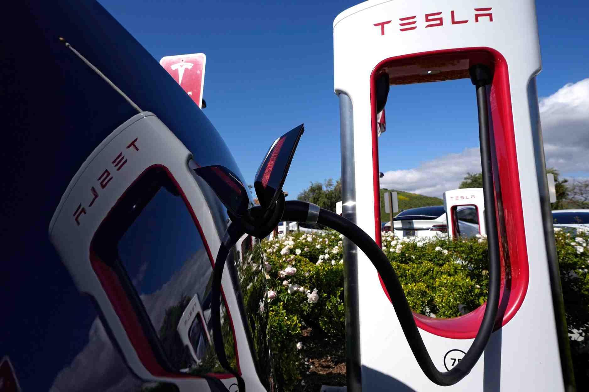 GM reaches deal for access to Teslas North American chargers