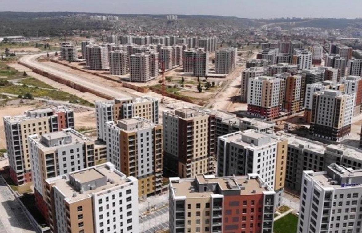 Annual decline in home sales slows in May: Data