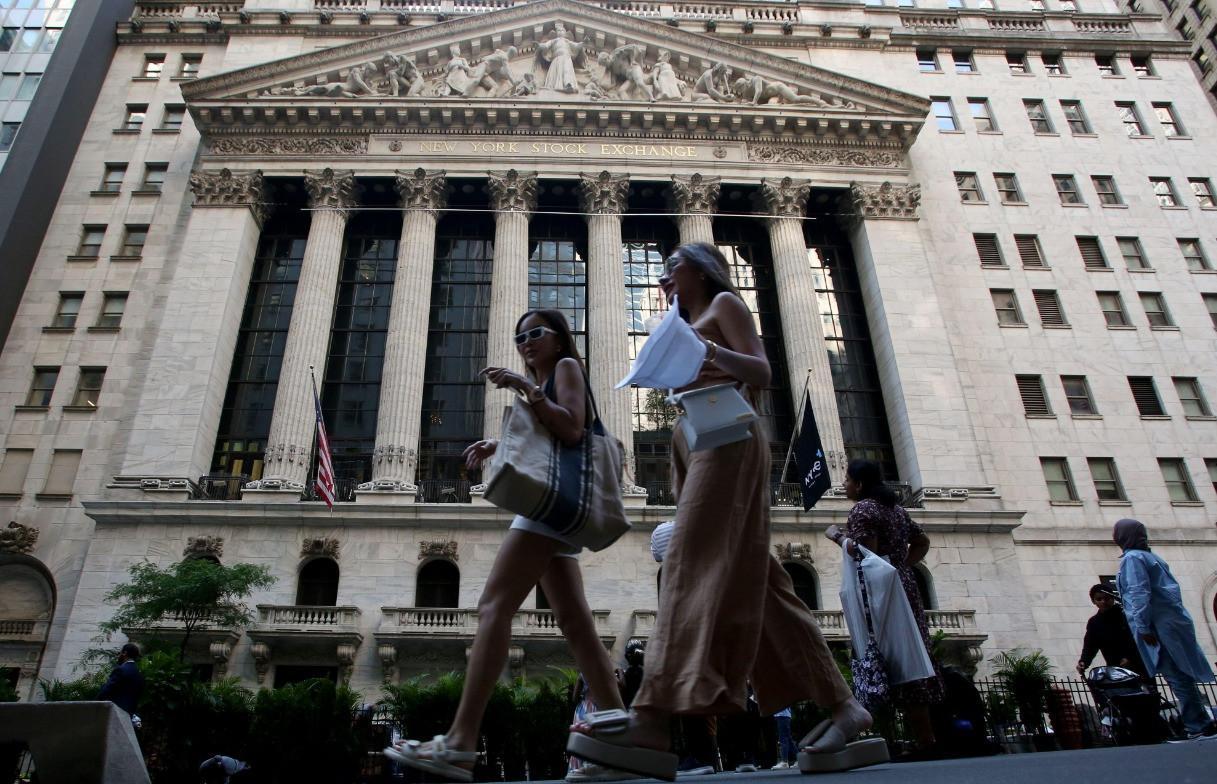 Central banks diverge over regional challenges