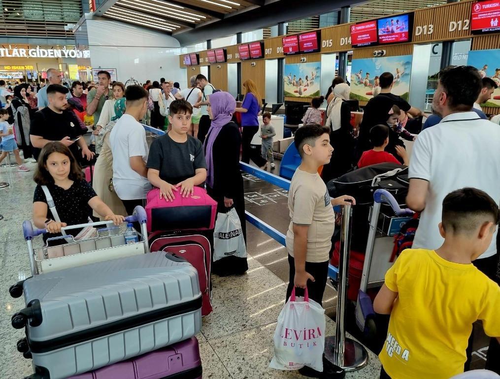 Passenger traffic rises at Istanbul Airport amid summer break