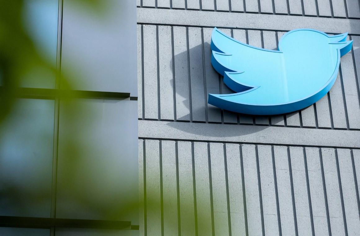 Australia gives Twitter 28 days to clean up toxicity and hate