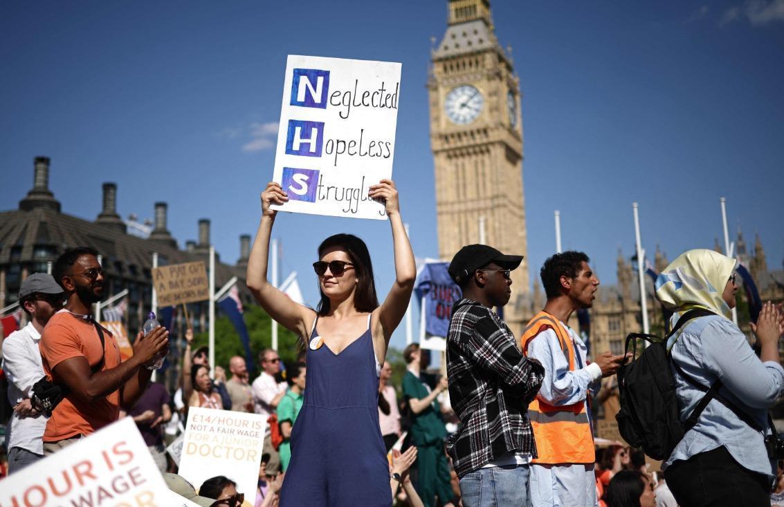 UK senior doctors to go on strike
