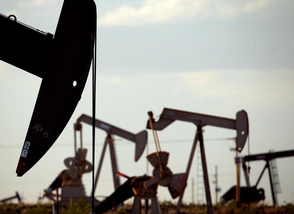Saudi extends oil production cut as Russia reduces exports