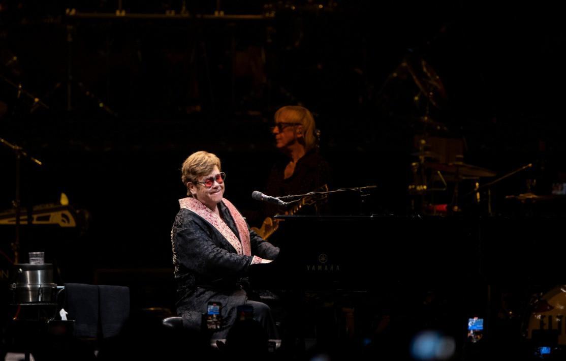 Fans flock for Elton Johns final farewell show