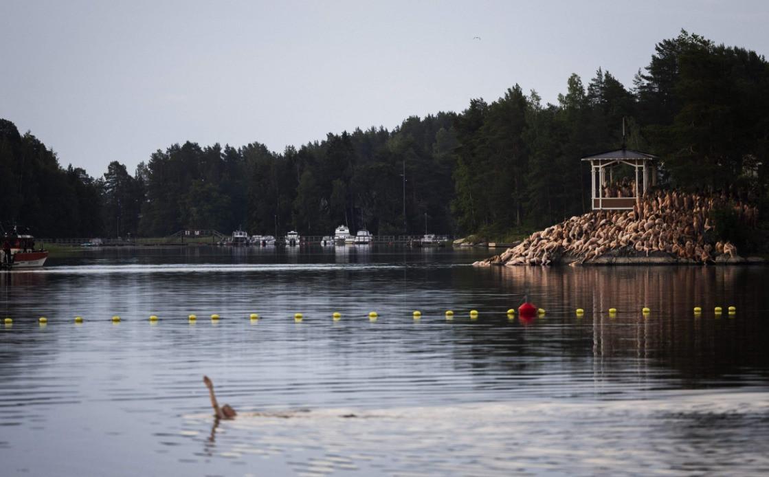 US artist rallies hundreds to pose nude in Finnish night