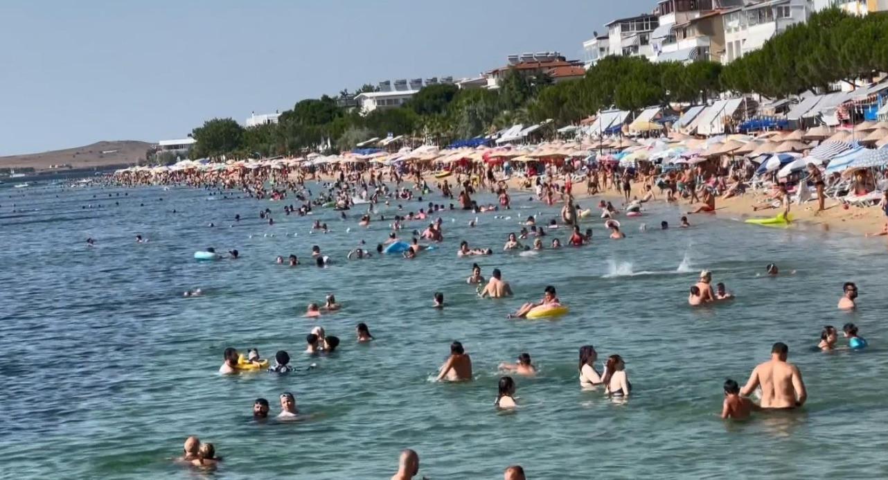 Avşa Island heaving with 200,000 vacationers