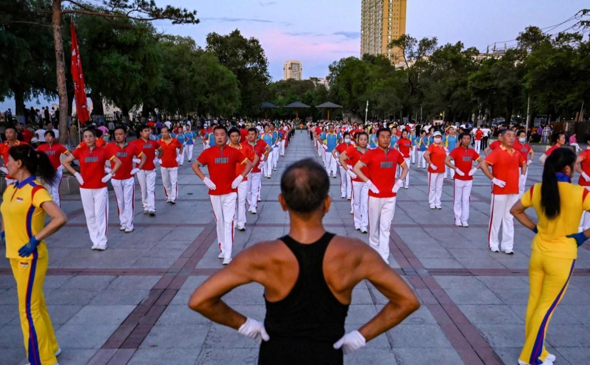 Happy Dancing routine boosts fitness in fast-ageing China