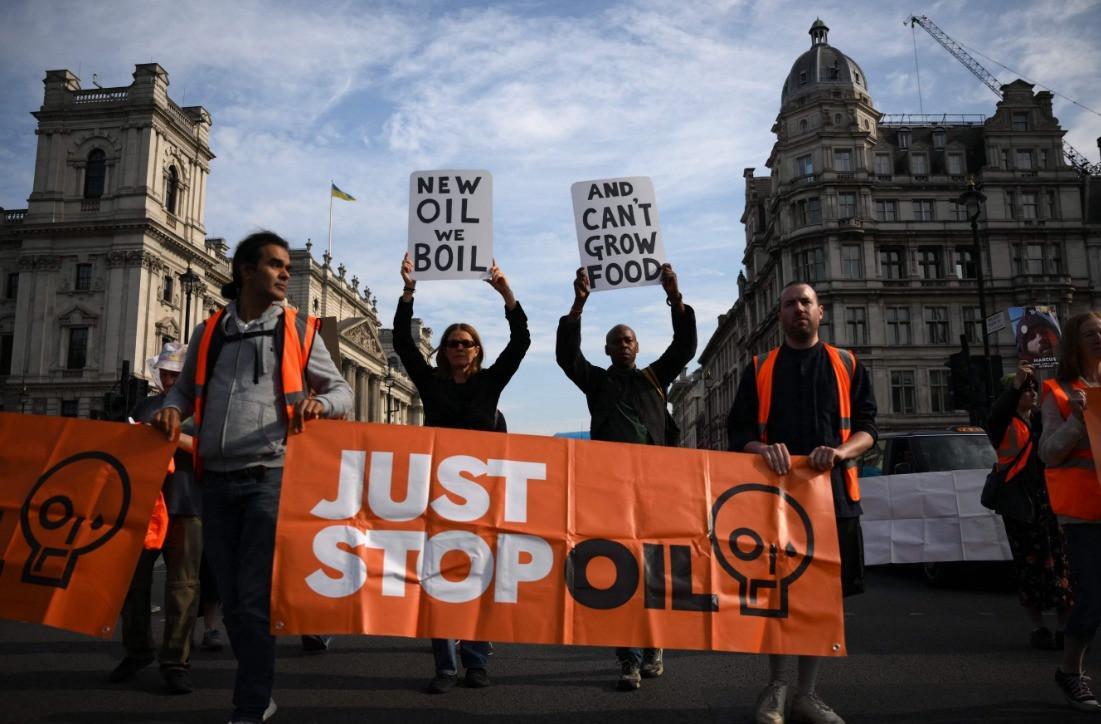 Sunak backs new UK oil and gas exploration