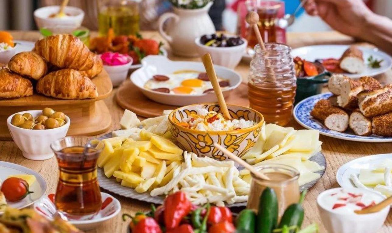 ‘Extensive breakfast menus lead to excessive food waste’