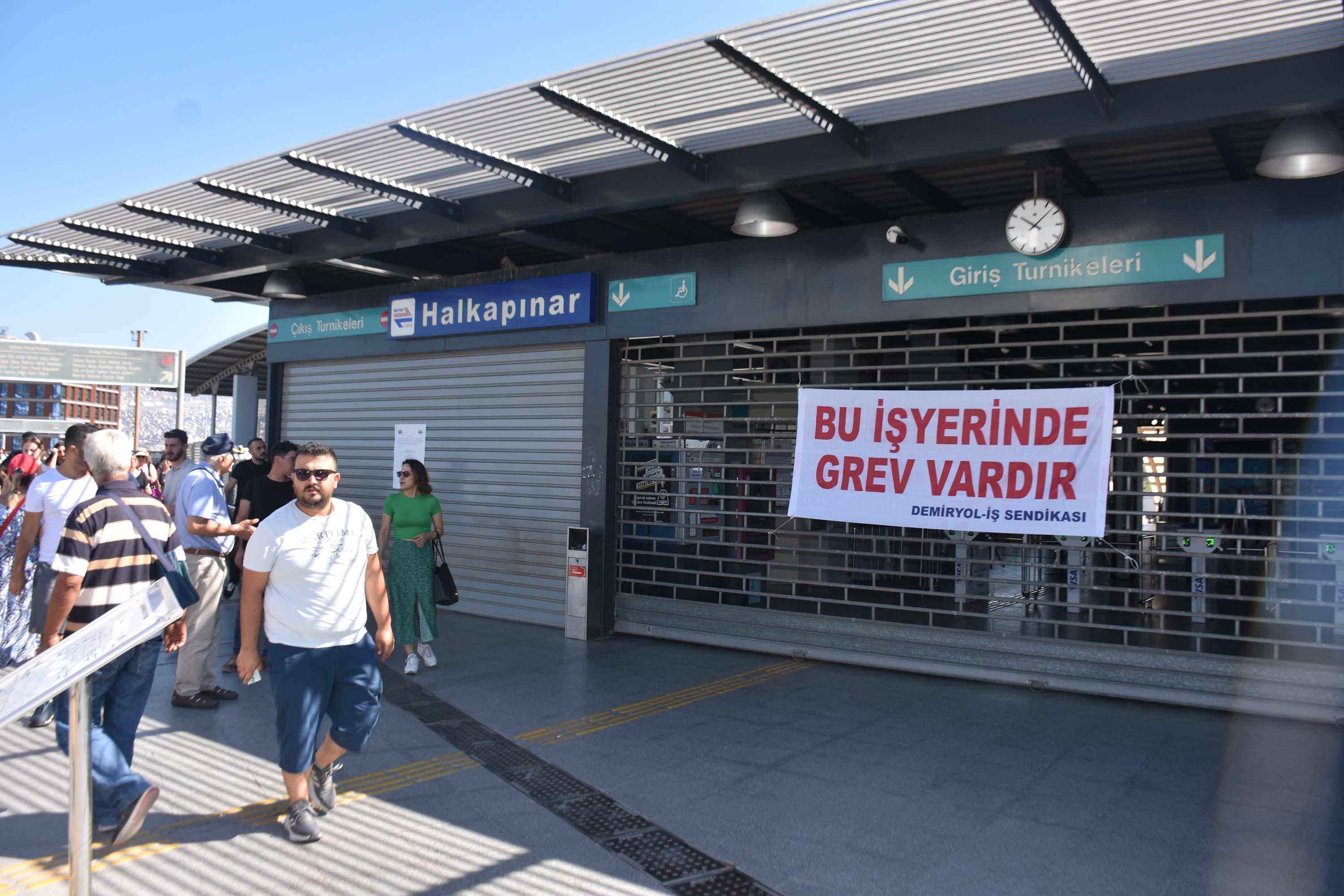 İzmir metro, tram workers go on strike