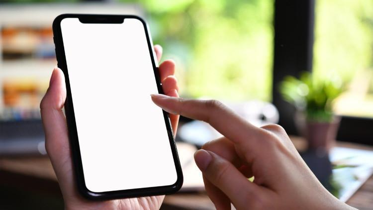 Turkish people spend 5.5 hours daily on phone