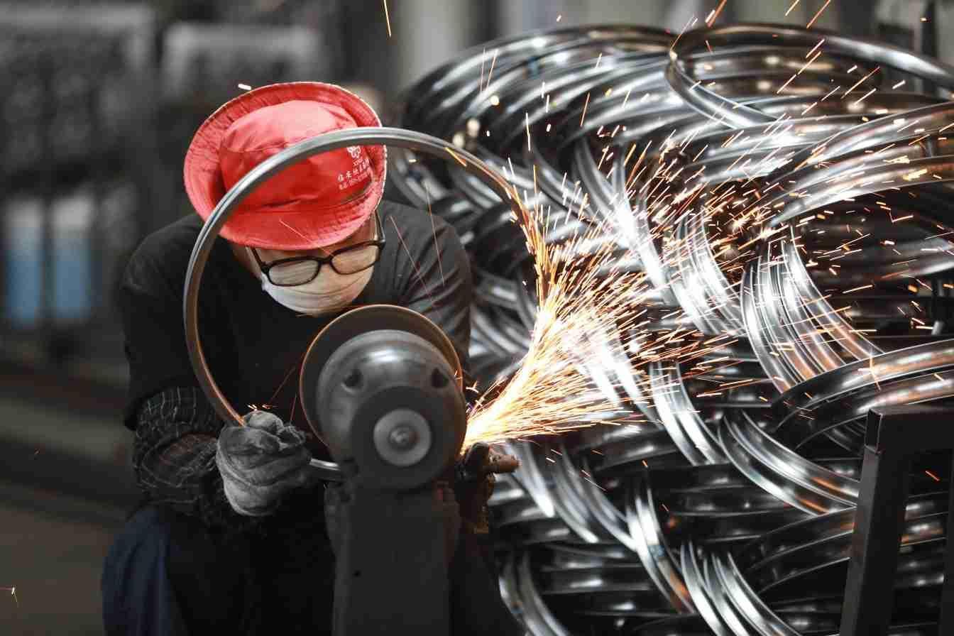 China reports biggest drop in exports since 2020